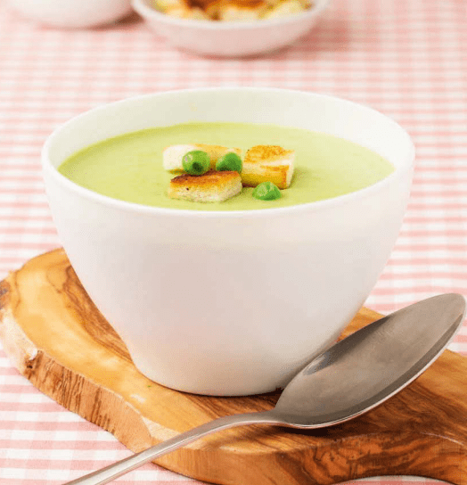 Суп-пюре из зеленого горошка с чесночными сухариками